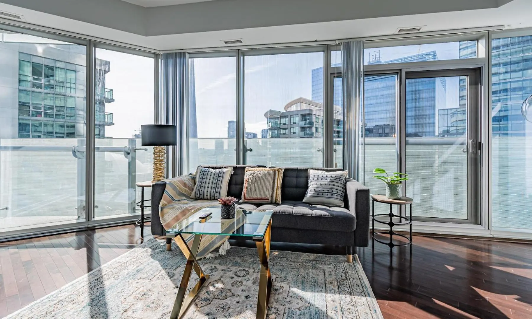 Downtown Suites Toronto Apartment
