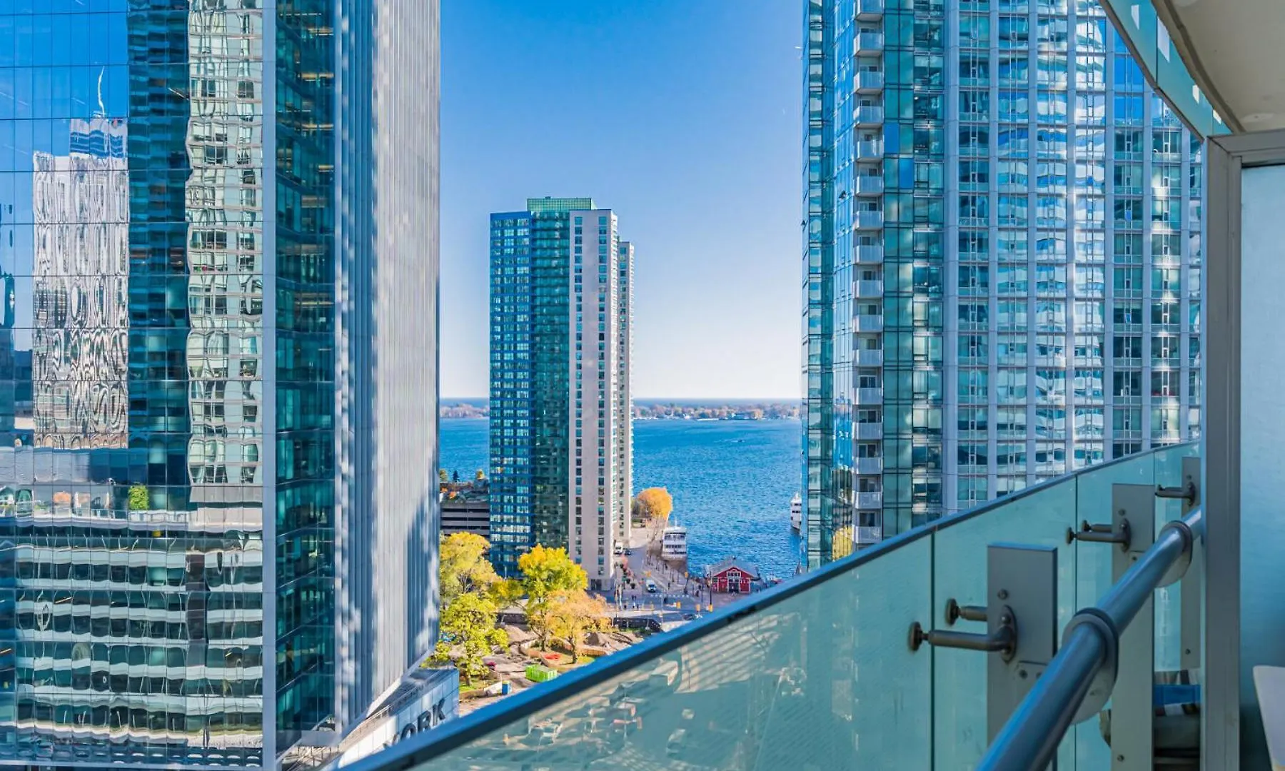 Downtown Suites Toronto Apartment