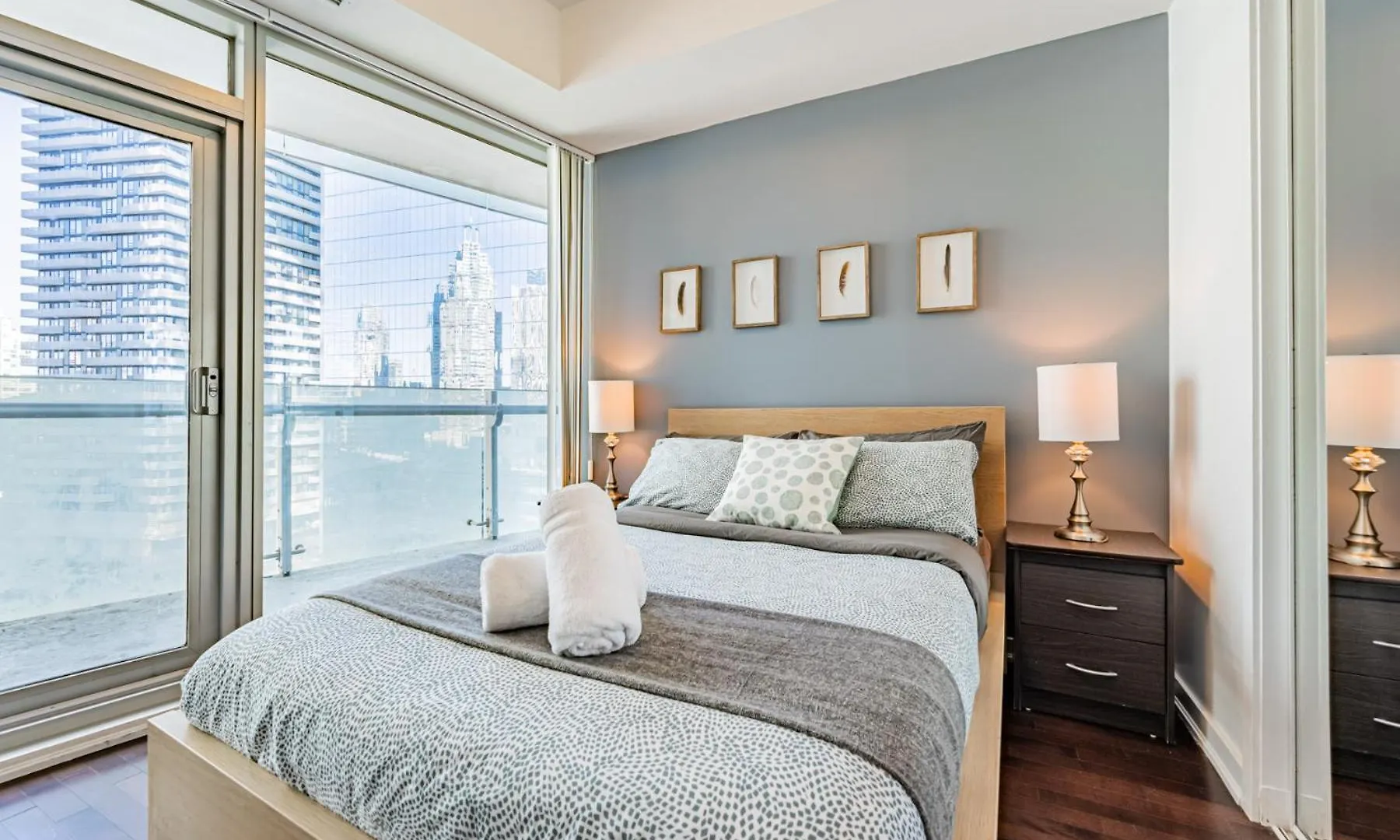 Downtown Suites Toronto Apartment