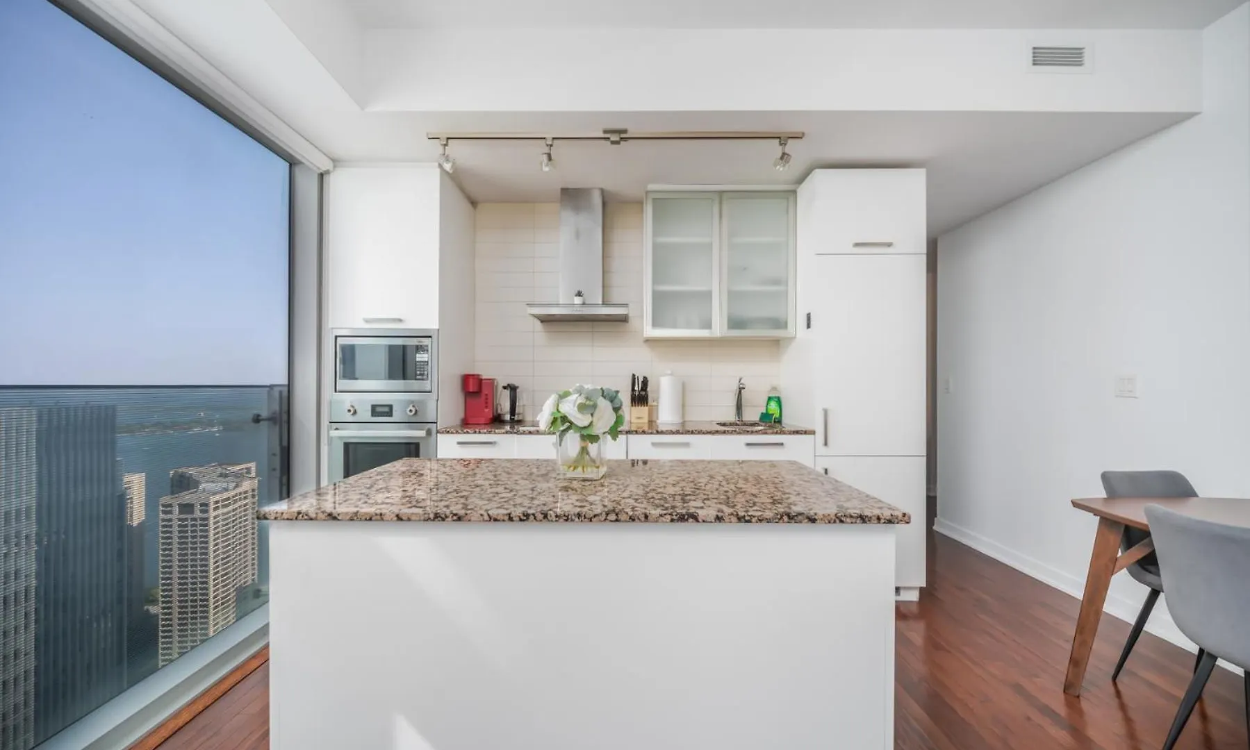 Downtown Suites Toronto Apartment